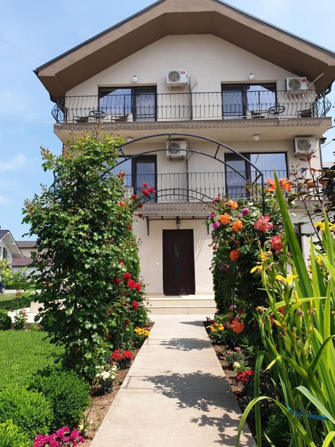 Vila Yna Năvodari Exteriör bild